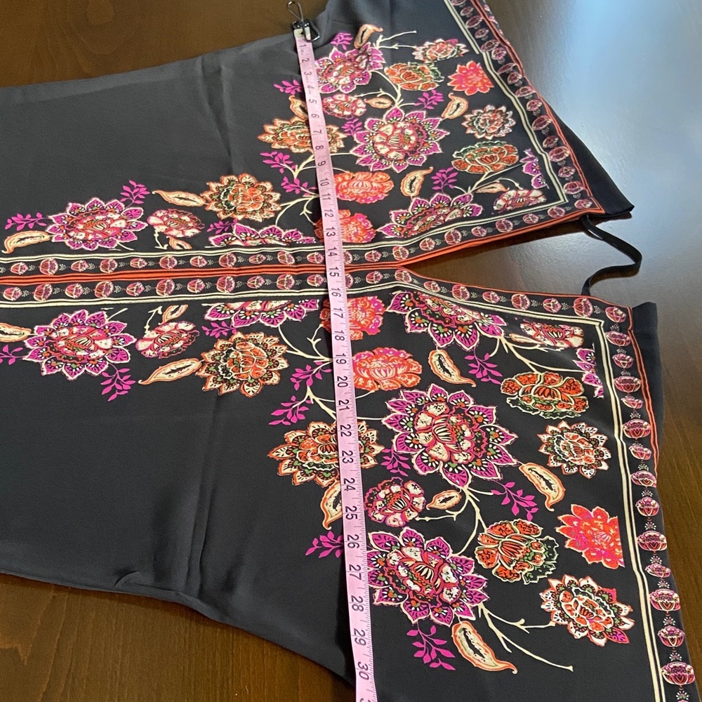 Sale! Vibrant Floral Patterned Women's Top with Bat Wings. Rose + Olive, size M - Picture 6 of 12